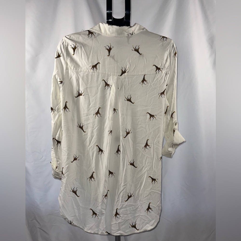 Jane and Delancey white long sleeve button down high low top w giraffe print S - Picture 4 of 4